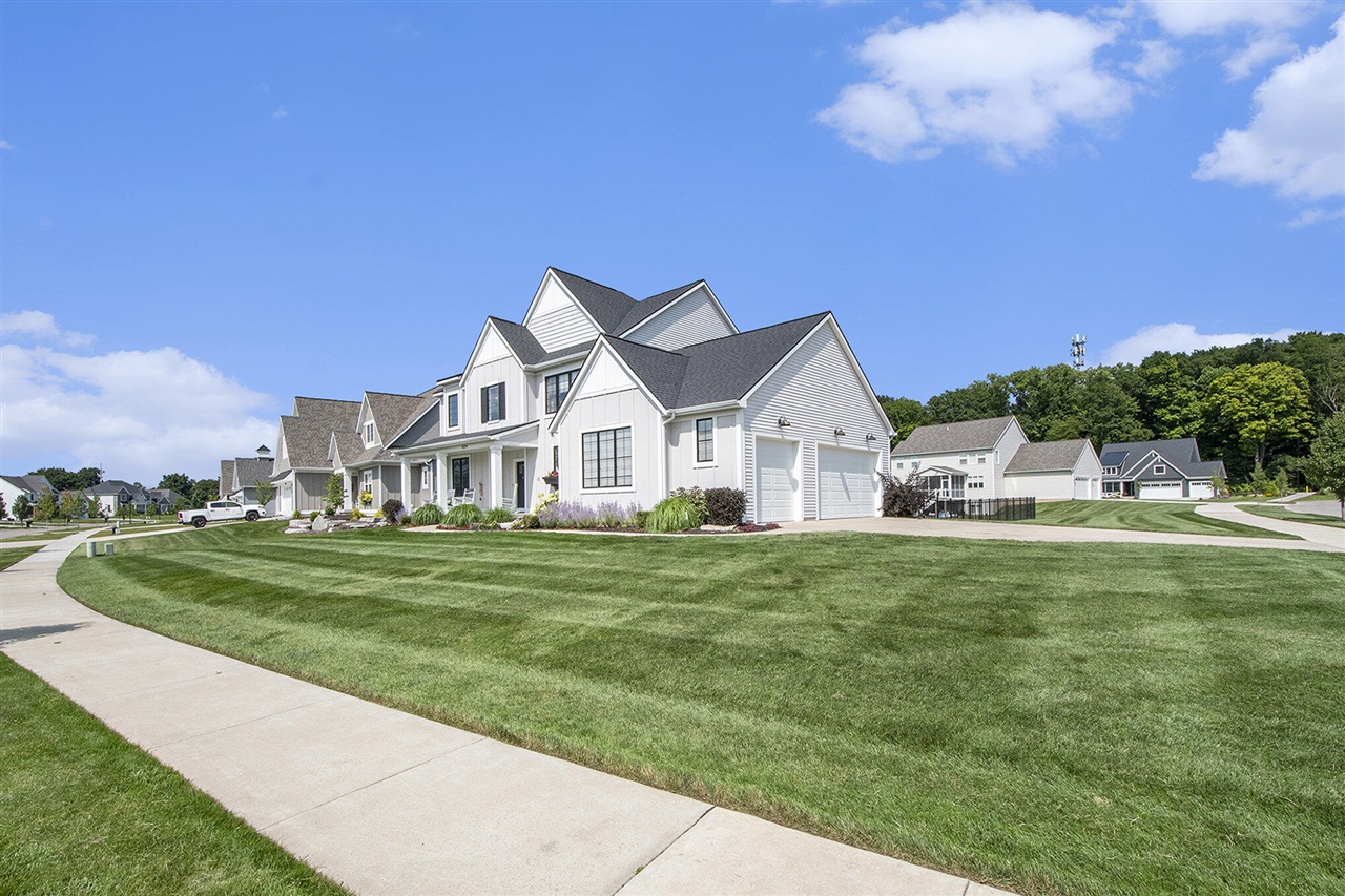 8224 Boardwalk Drive, Byron Center, MI, 49315-9568