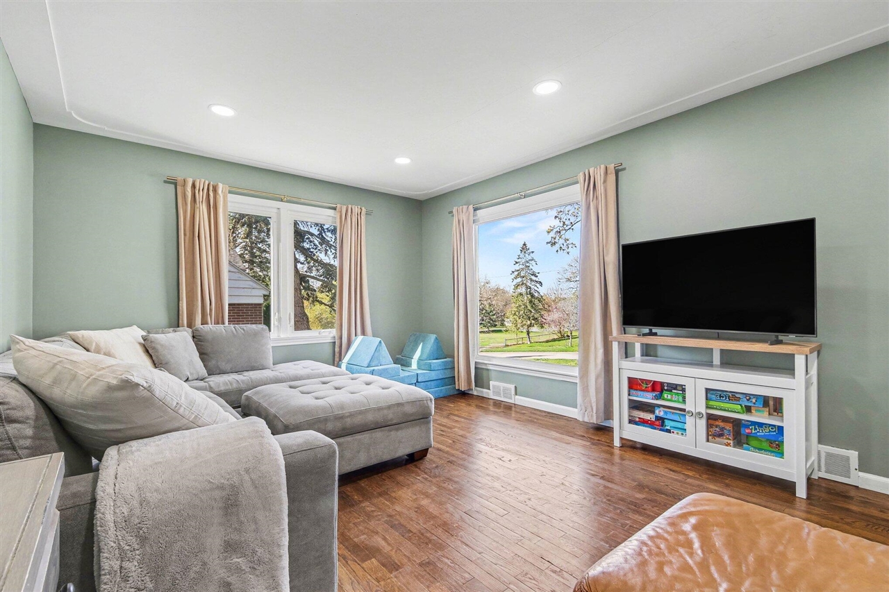 1620 Rosewood Avenue, Grand Rapids, MI, 49506-4445