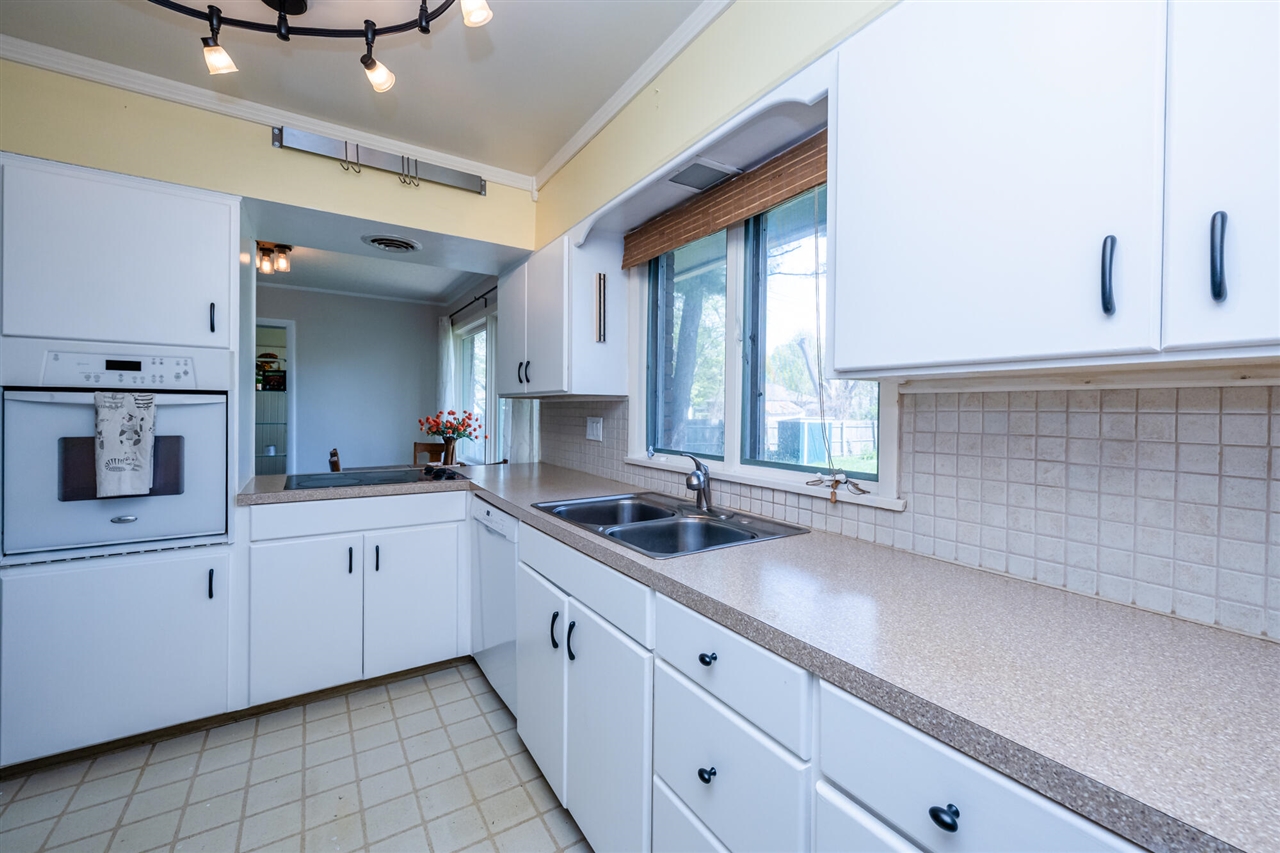 2099 Russell Road, Benton Harbor, MI, 49022-6851