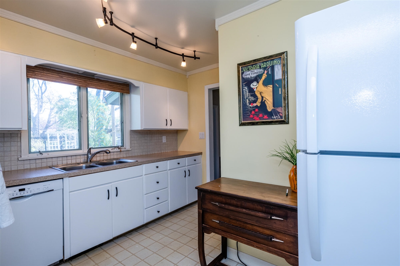 2099 Russell Road, Benton Harbor, MI, 49022-6851