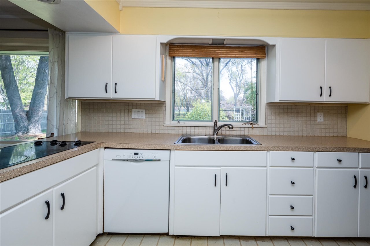 2099 Russell Road, Benton Harbor, MI, 49022-6851