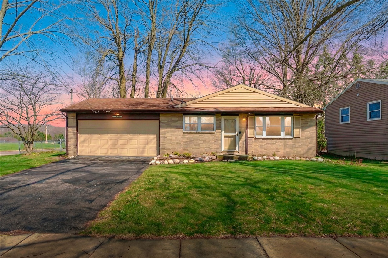 4317 Farnham Avenue, Portage, MI, 49002-2227