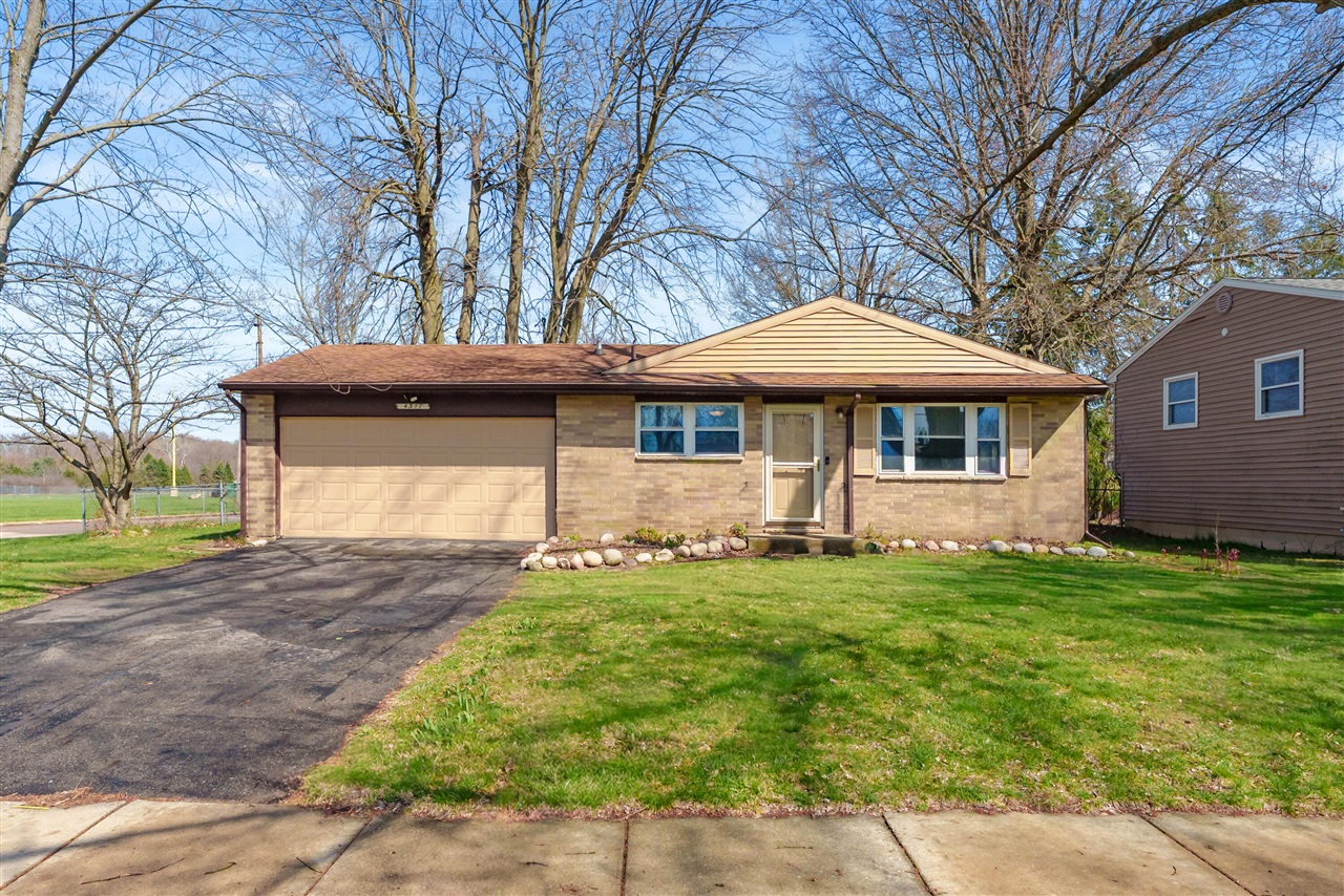 4317 Farnham Avenue, Portage, MI, 49002-2227
