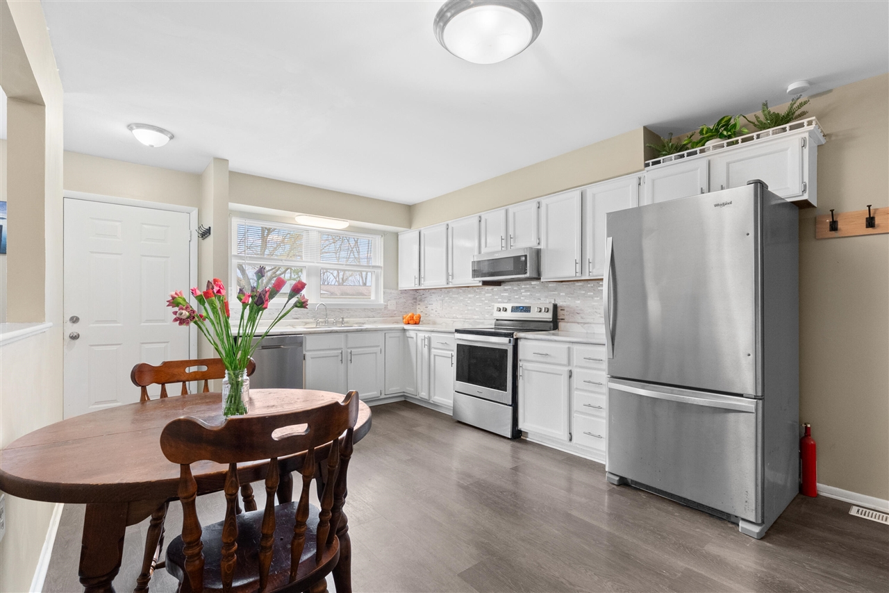 4317 Farnham Avenue, Portage, MI, 49002-2227