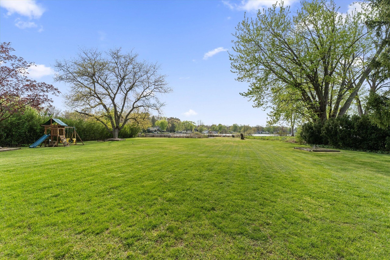 70328 Lakeview Drive, Edwardsburg, MI, 49112-8427