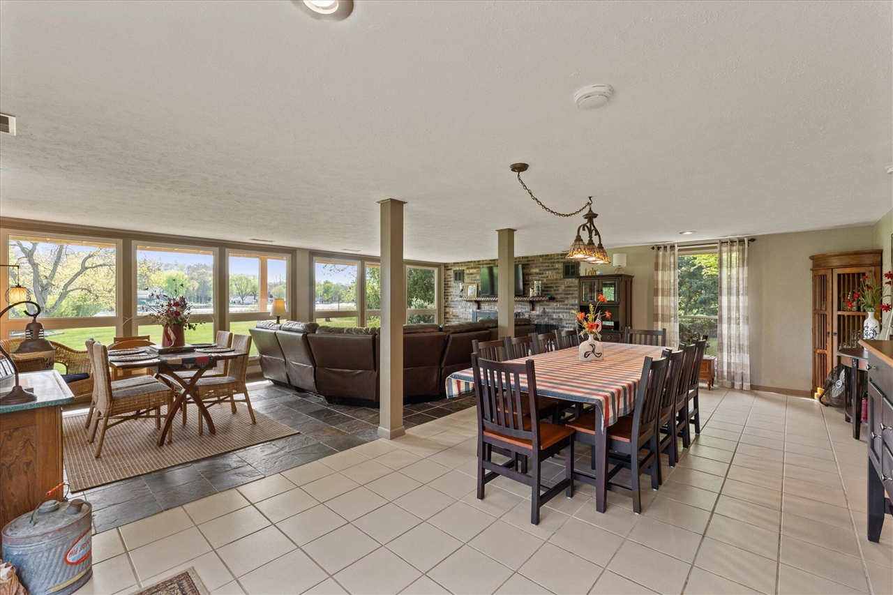 70328 Lakeview Drive, Edwardsburg, MI, 49112-8427