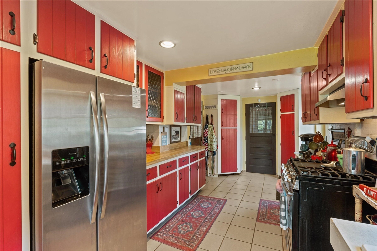 70328 Lakeview Drive, Edwardsburg, MI, 49112-8427