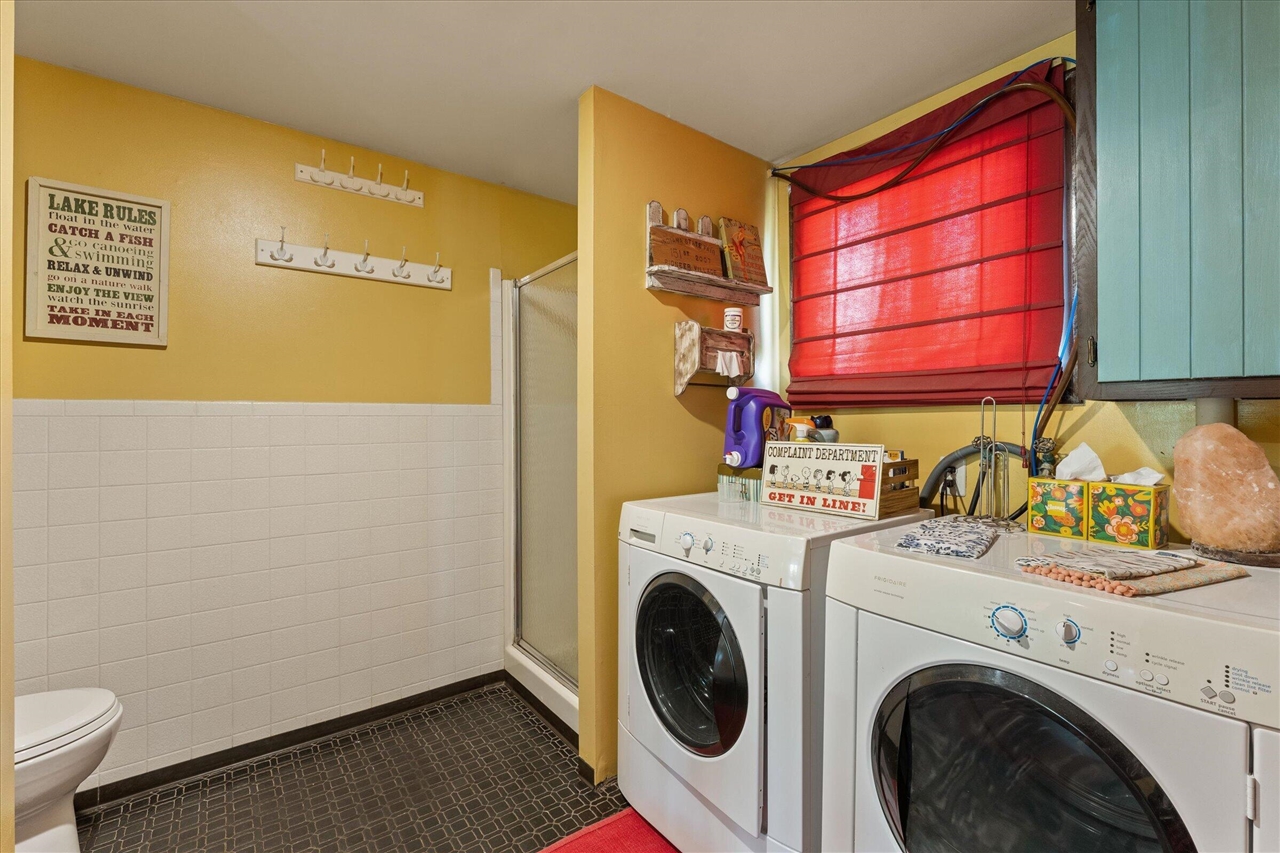 70328 Lakeview Drive, Edwardsburg, MI, 49112-8427