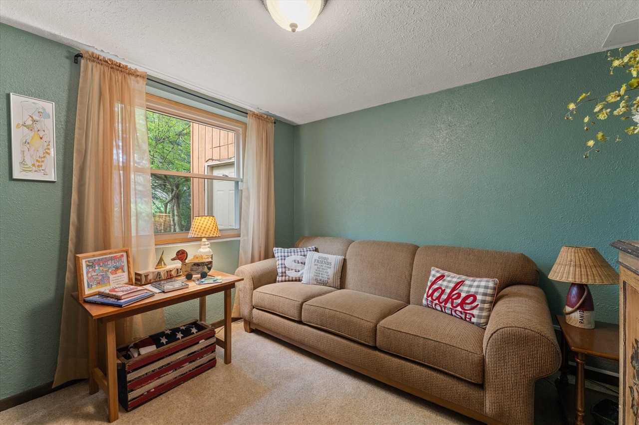 70328 Lakeview Drive, Edwardsburg, MI, 49112-8427