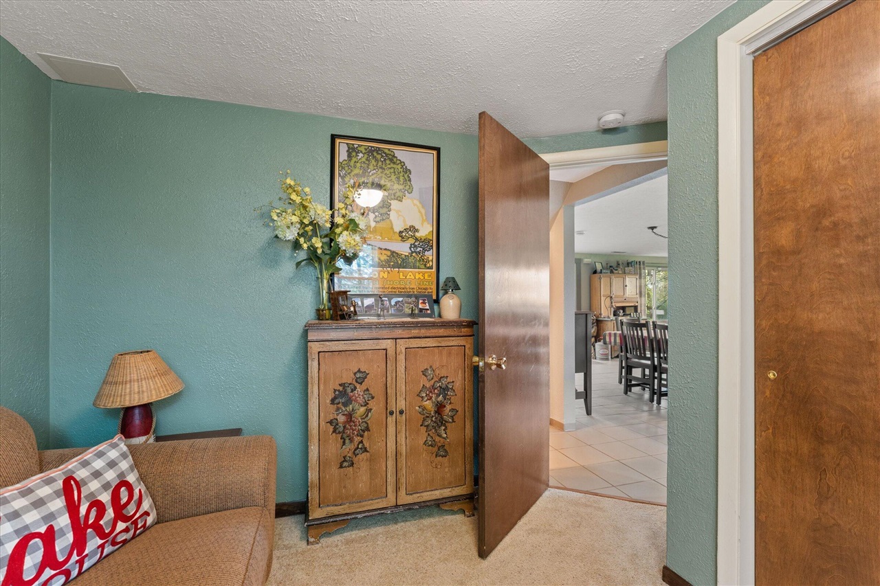 70328 Lakeview Drive, Edwardsburg, MI, 49112-8427