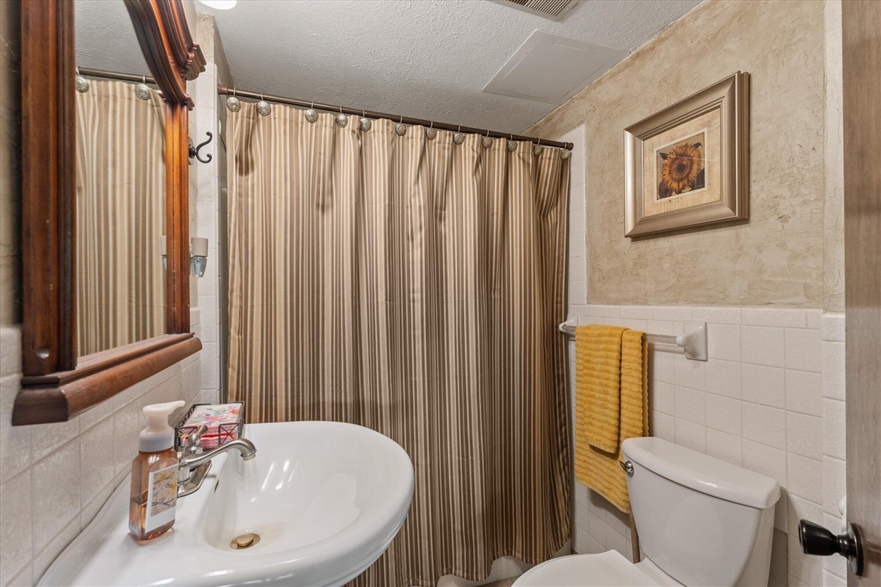 70328 Lakeview Drive, Edwardsburg, MI, 49112-8427