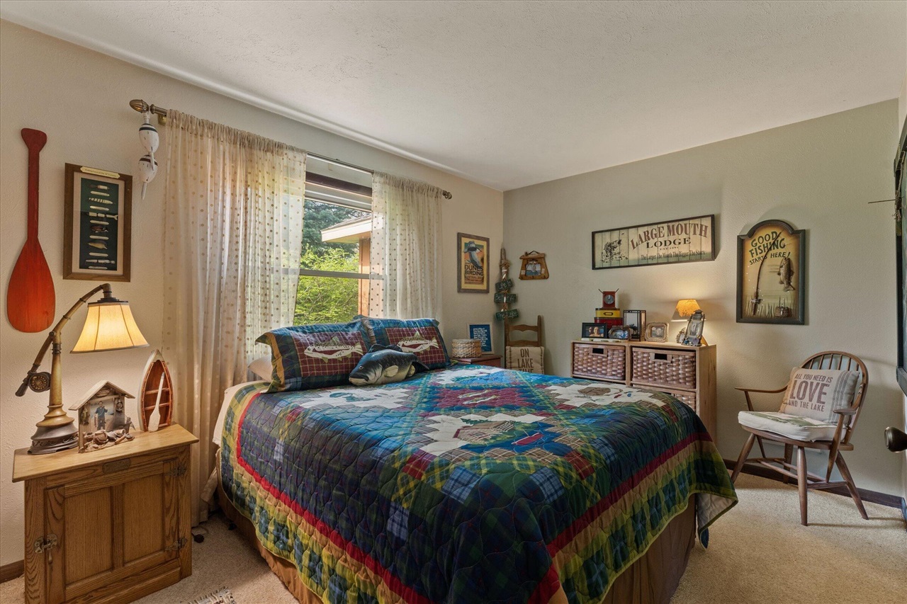 70328 Lakeview Drive, Edwardsburg, MI, 49112-8427