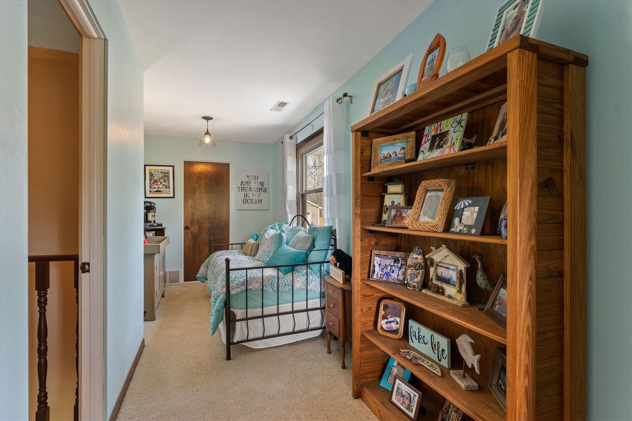 70328 Lakeview Drive, Edwardsburg, MI, 49112-8427