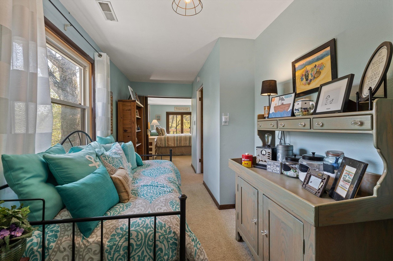 70328 Lakeview Drive, Edwardsburg, MI, 49112-8427