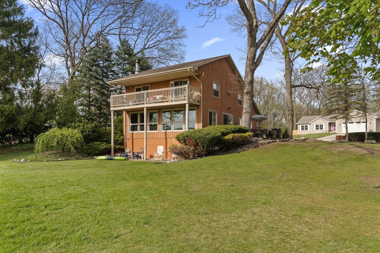 70328 Lakeview Drive, Edwardsburg, MI, 49112-8427