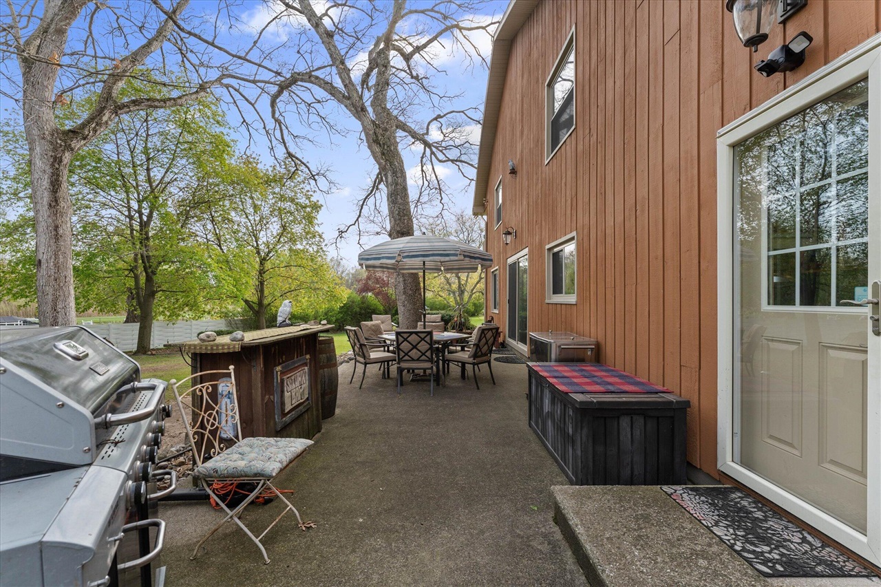 70328 Lakeview Drive, Edwardsburg, MI, 49112-8427