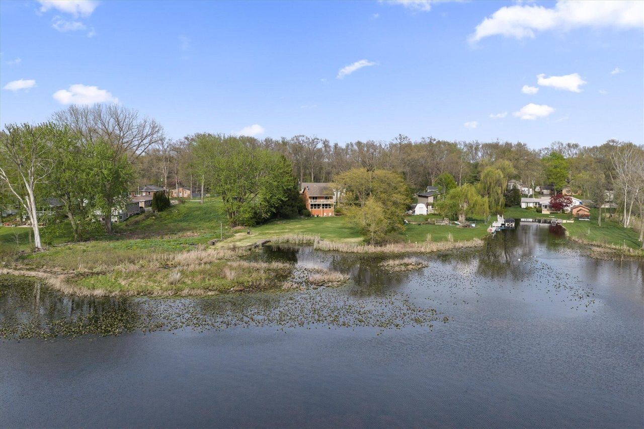 70328 Lakeview Drive, Edwardsburg, MI, 49112-8427