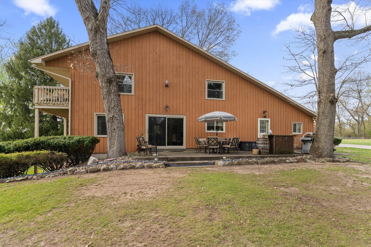 70328 Lakeview Drive, Edwardsburg, MI, 49112-8427