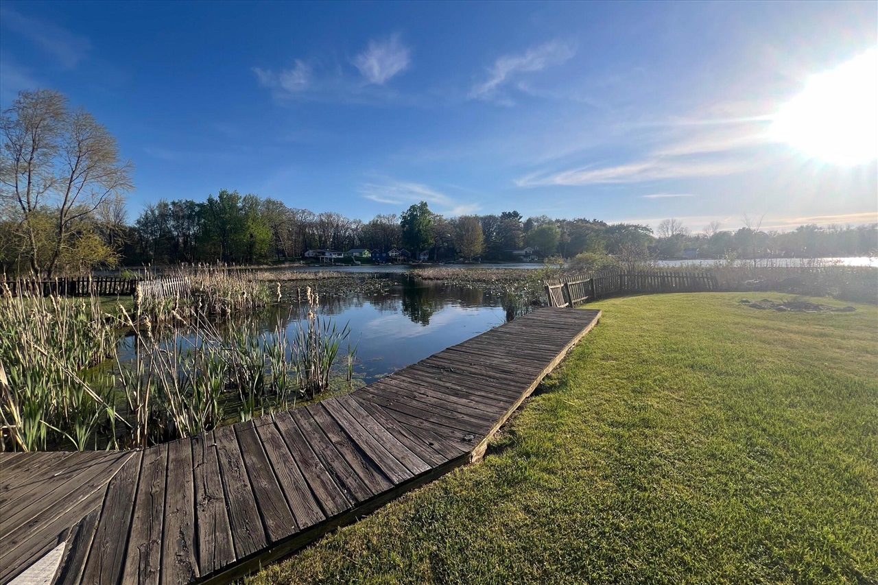 70328 Lakeview Drive, Edwardsburg, MI, 49112-8427