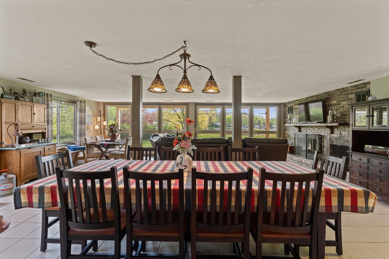 70328 Lakeview Drive, Edwardsburg, MI, 49112-8427