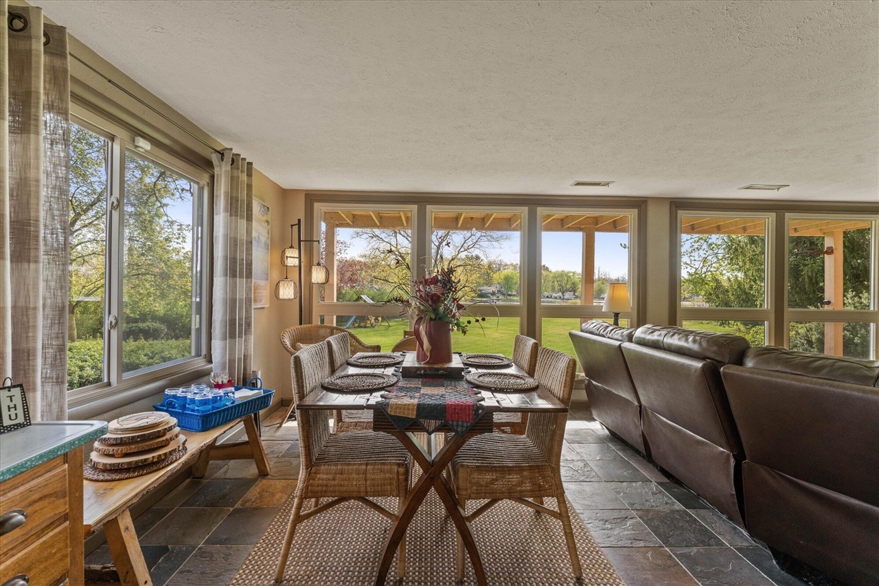 70328 Lakeview Drive, Edwardsburg, MI, 49112-8427