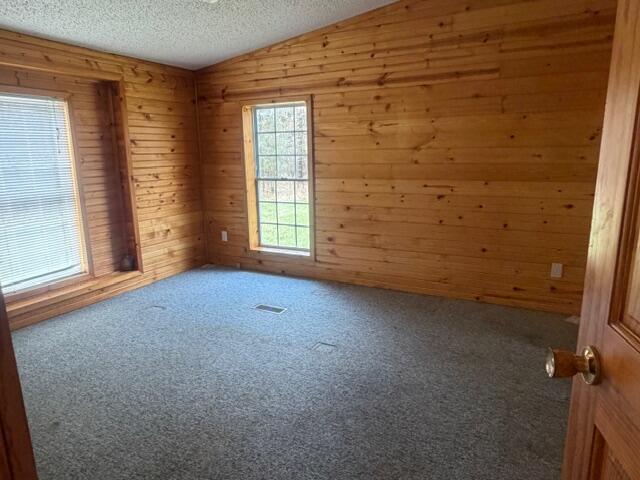 6136 S Poplar Avenue, Newaygo, MI, 49337-9058