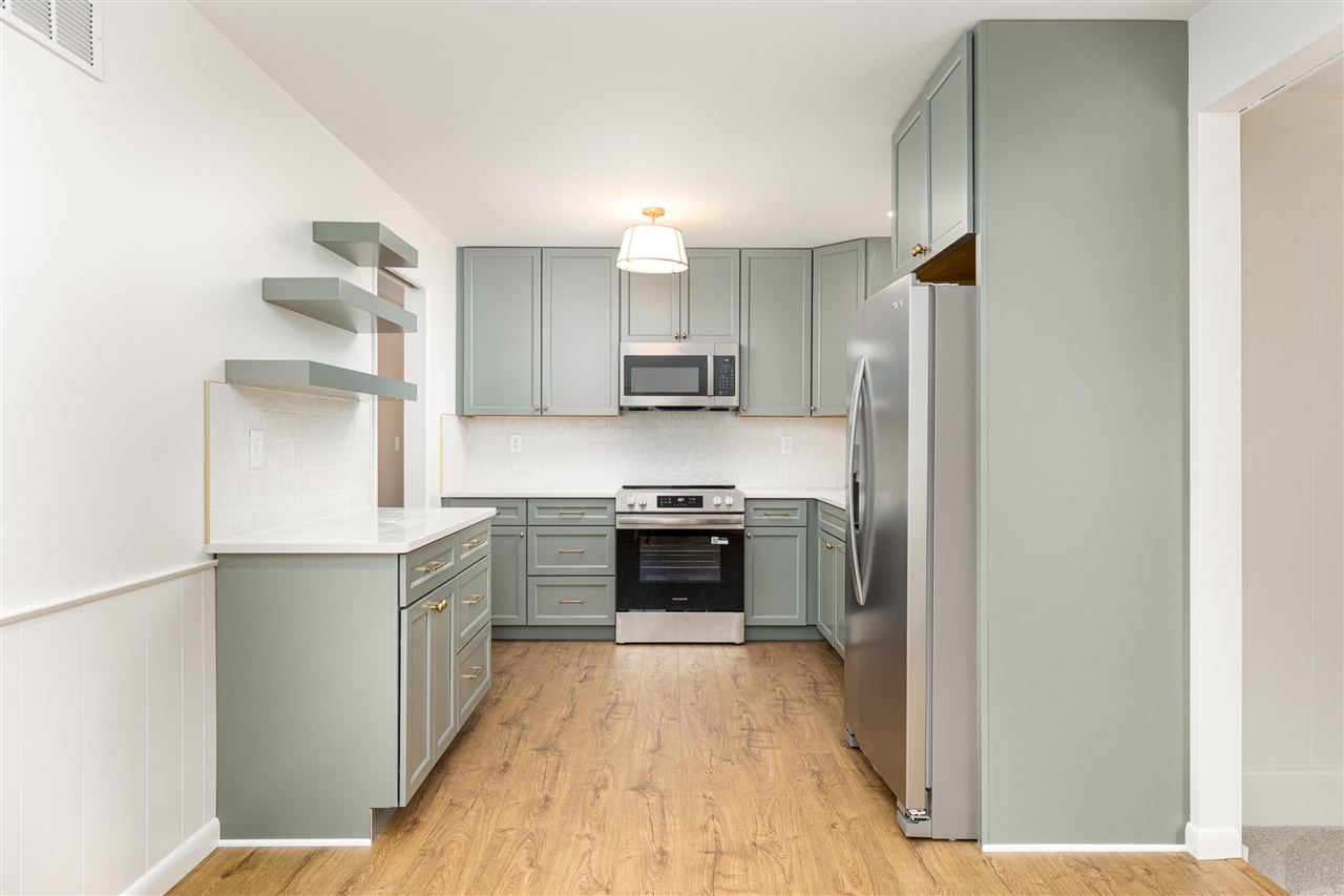8915 Oakview Street, Plymouth, MI, 48170-4077
