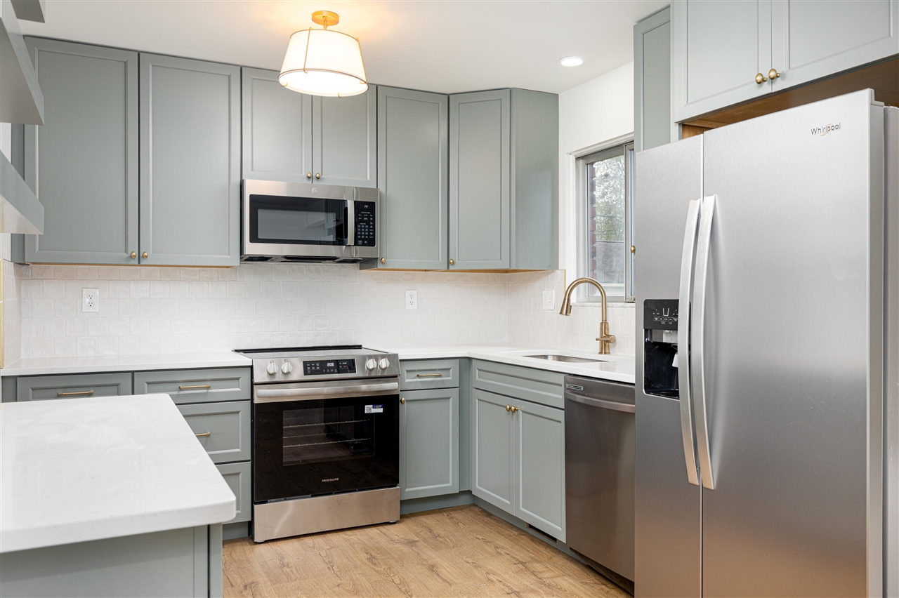 8915 Oakview Street, Plymouth, MI, 48170-4077
