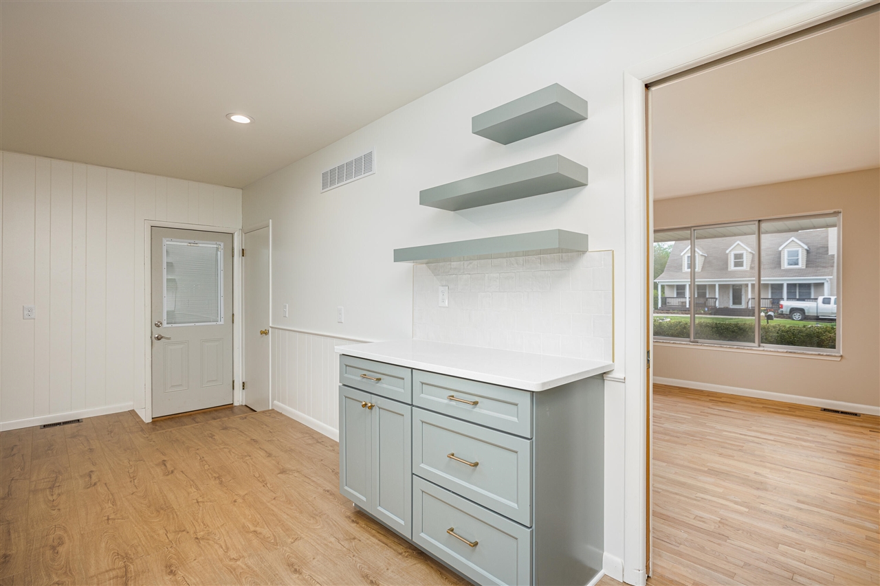 8915 Oakview Street, Plymouth, MI, 48170-4077