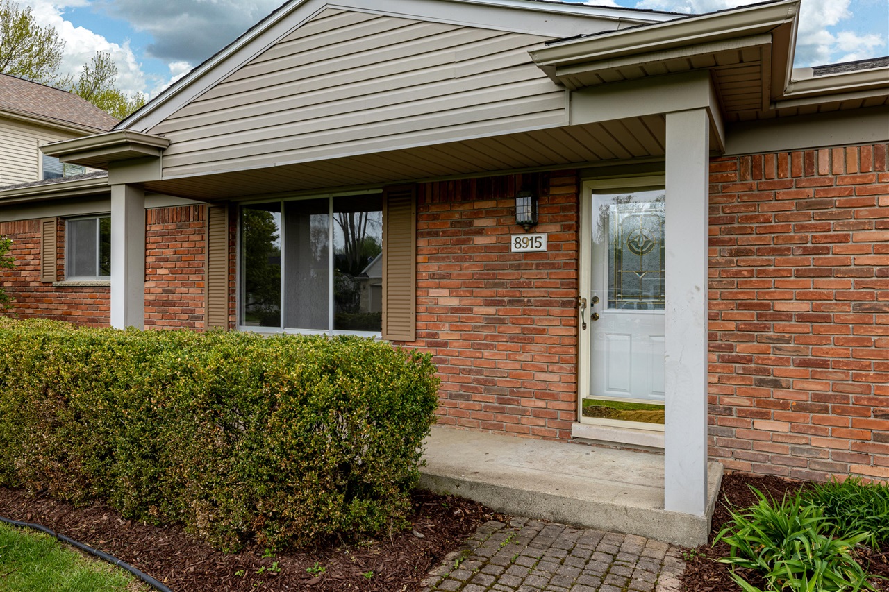 8915 Oakview Street, Plymouth, MI, 48170-4077