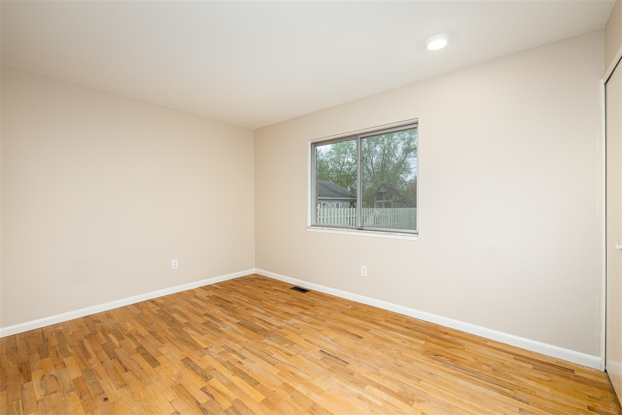8915 Oakview Street, Plymouth, MI, 48170-4077