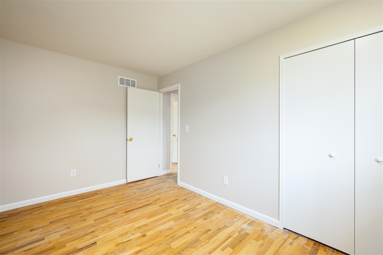 8915 Oakview Street, Plymouth, MI, 48170-4077