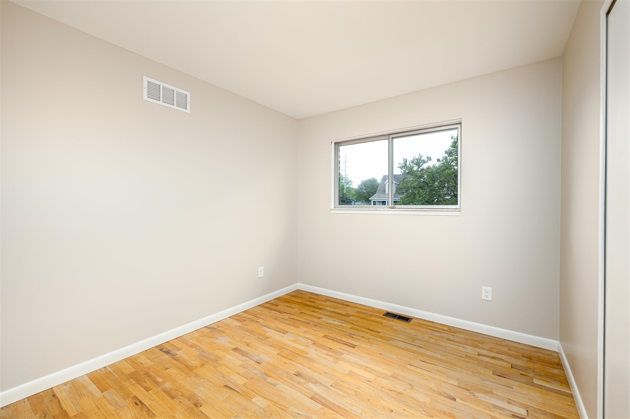 8915 Oakview Street, Plymouth, MI, 48170-4077