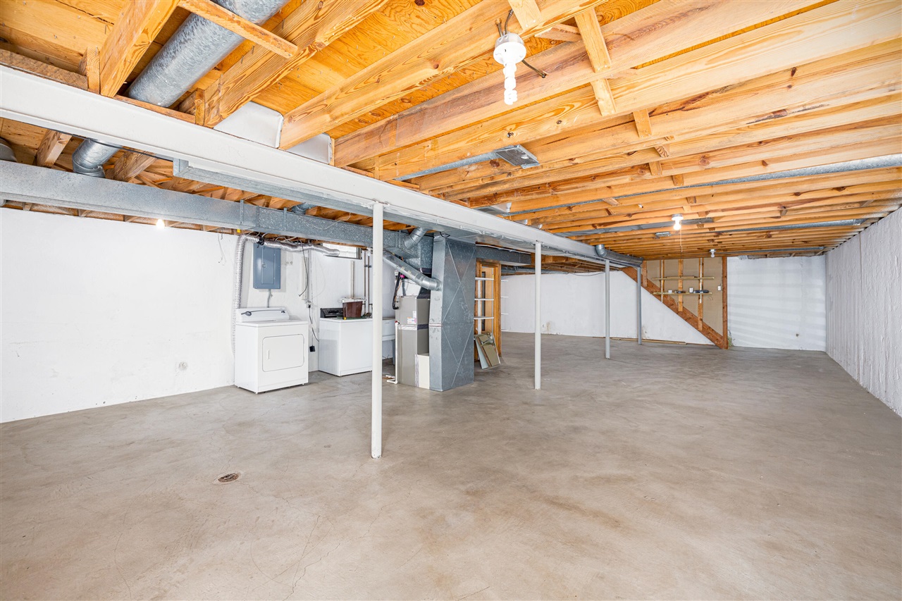 8915 Oakview Street, Plymouth, MI, 48170-4077