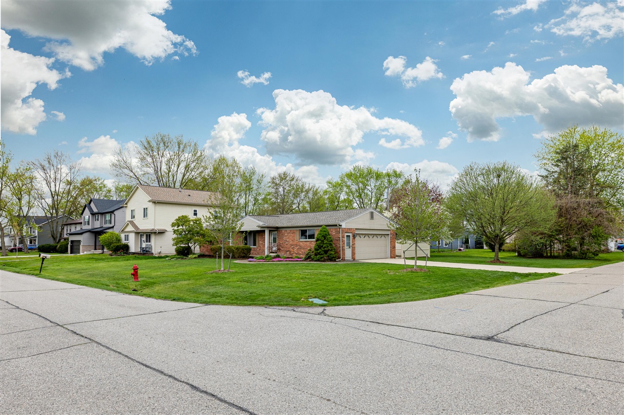 8915 Oakview Street, Plymouth, MI, 48170-4077