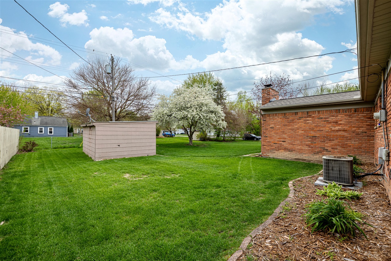 8915 Oakview Street, Plymouth, MI, 48170-4077
