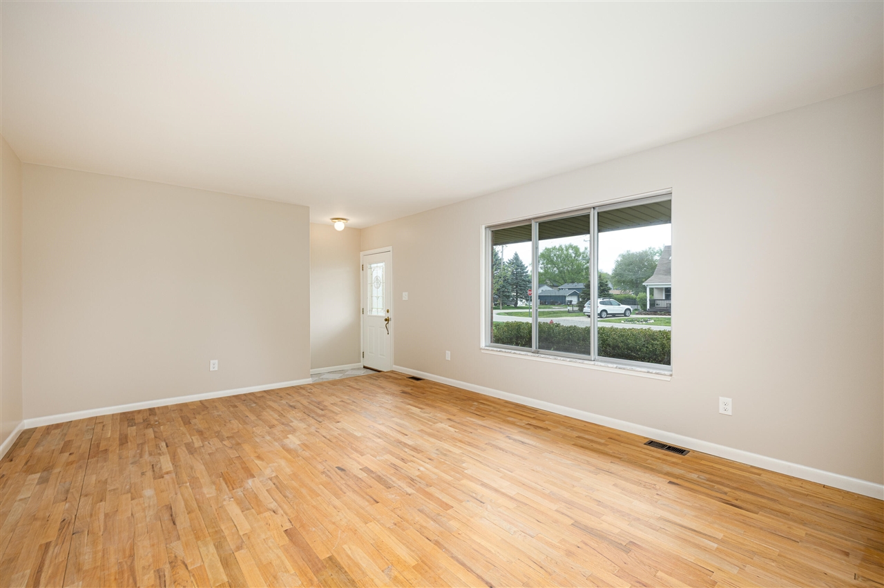 8915 Oakview Street, Plymouth, MI, 48170-4077