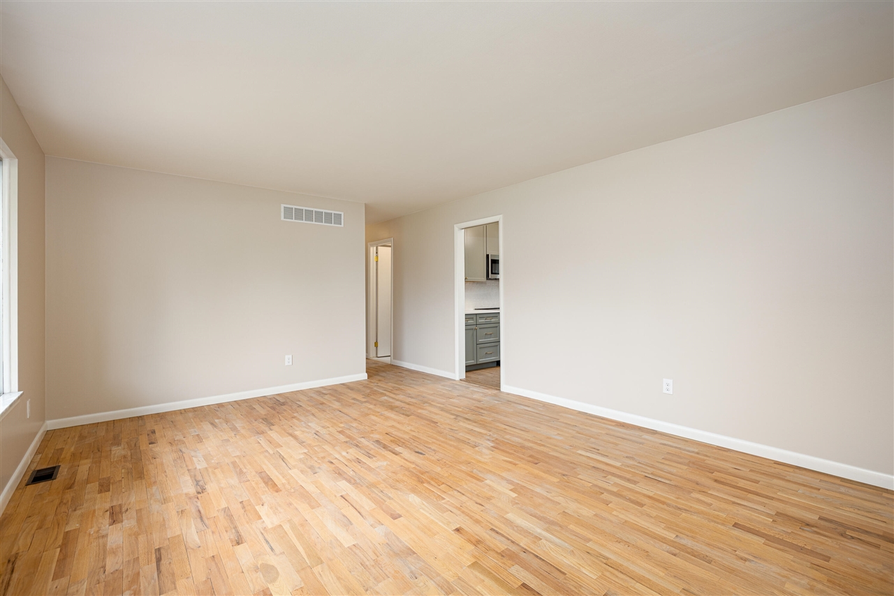 8915 Oakview Street, Plymouth, MI, 48170-4077