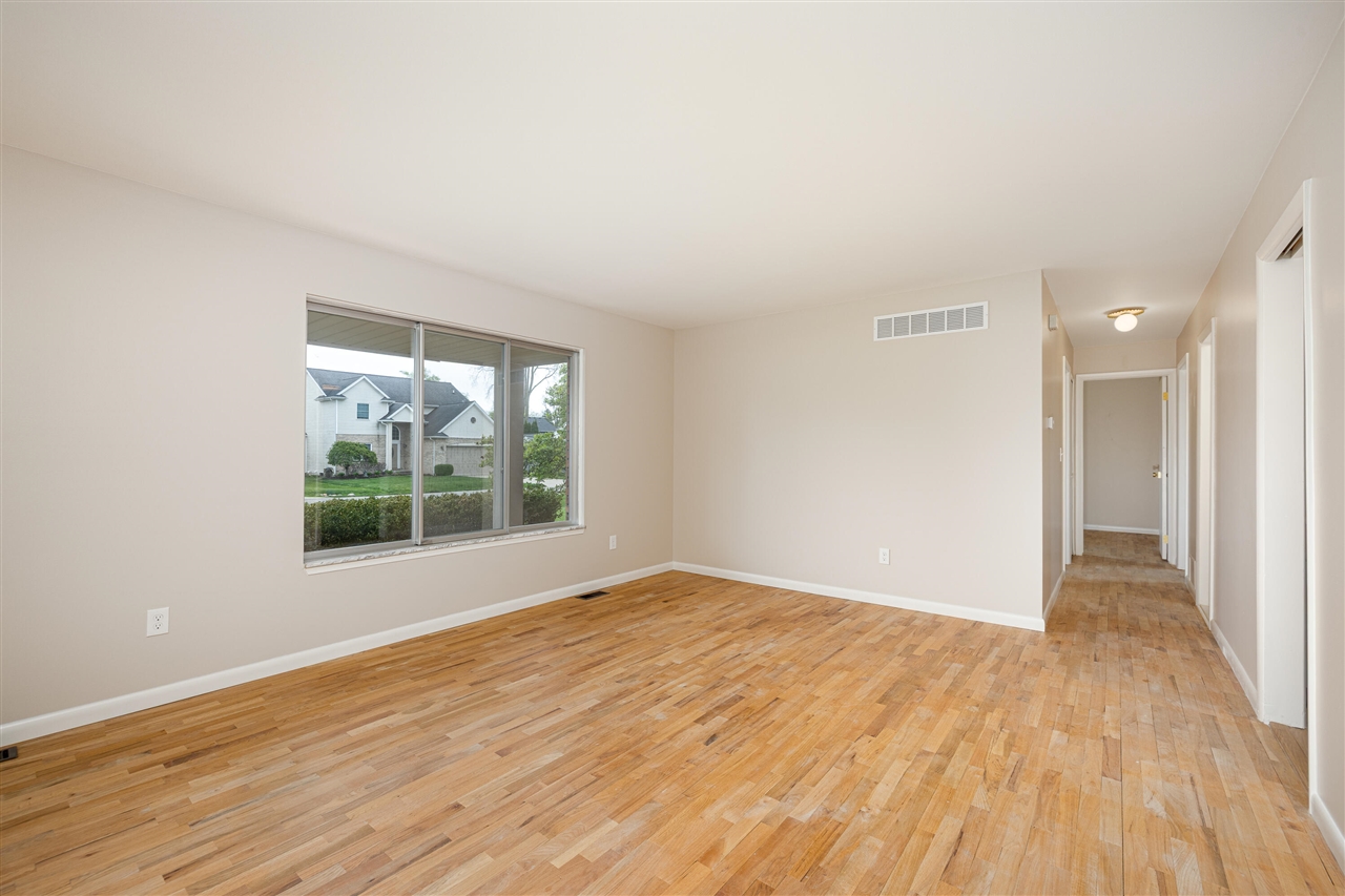 8915 Oakview Street, Plymouth, MI, 48170-4077