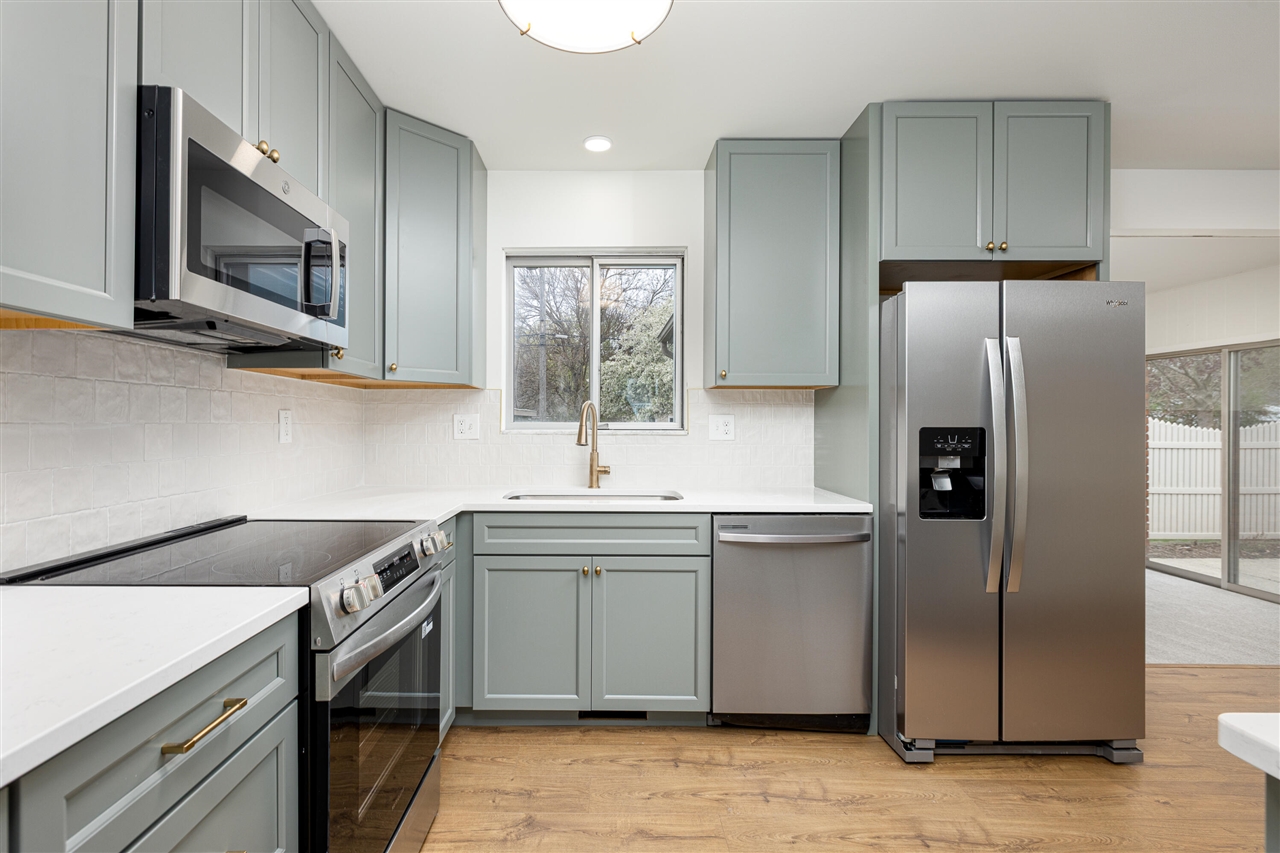 8915 Oakview Street, Plymouth, MI, 48170-4077