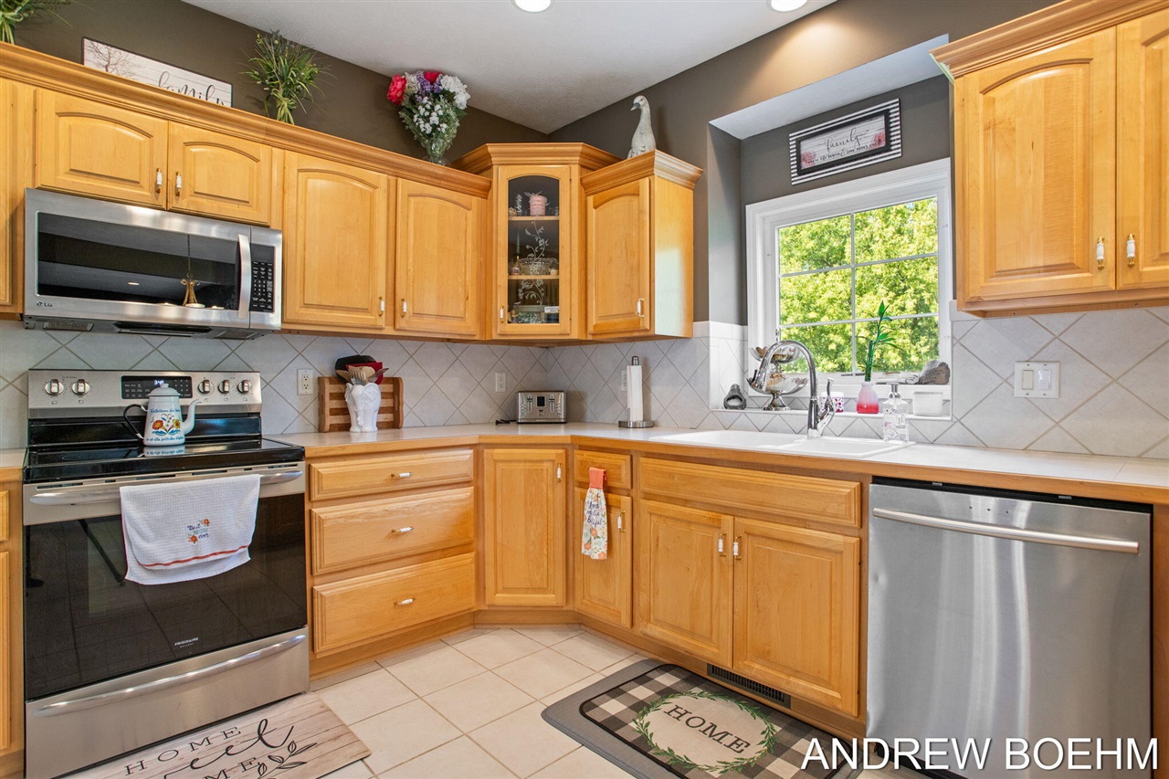 2586 Marble Court, Zeeland, MI, 49464-8943