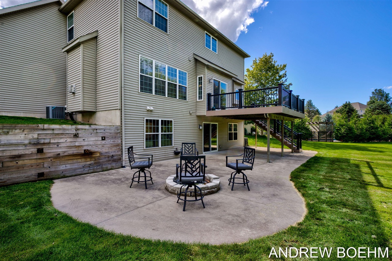 2586 Marble Court, Zeeland, MI, 49464-8943