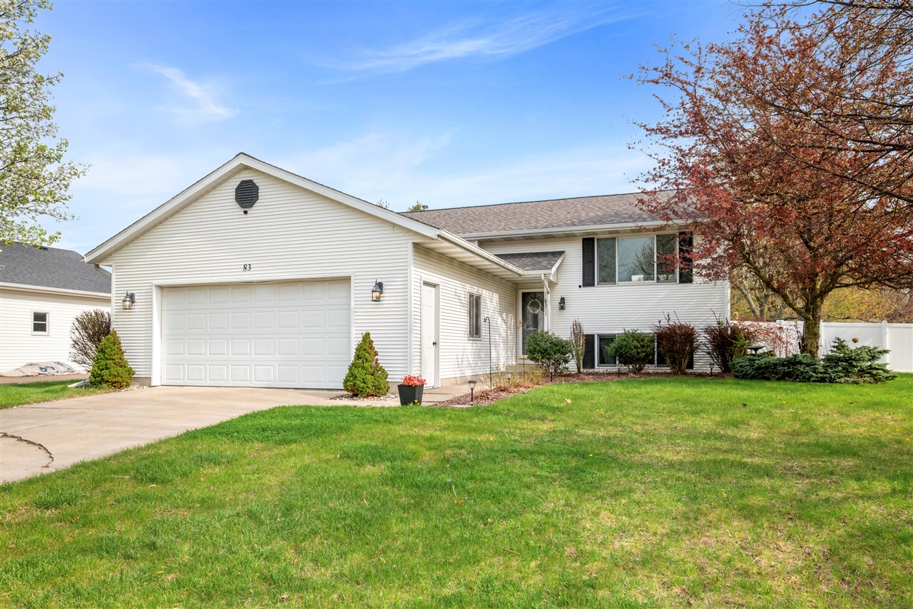 83 Windflower Street, Comstock Park, MI, 49321-8235