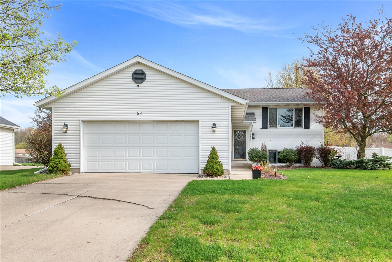 83 Windflower Street, Comstock Park, MI, 49321-8235