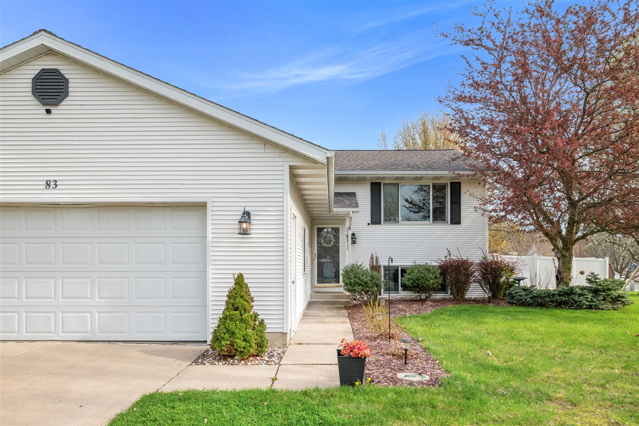 83 Windflower Street, Comstock Park, MI, 49321-8235