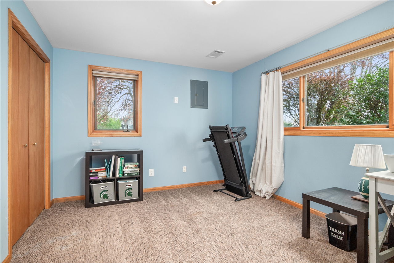 83 Windflower Street, Comstock Park, MI, 49321-8235