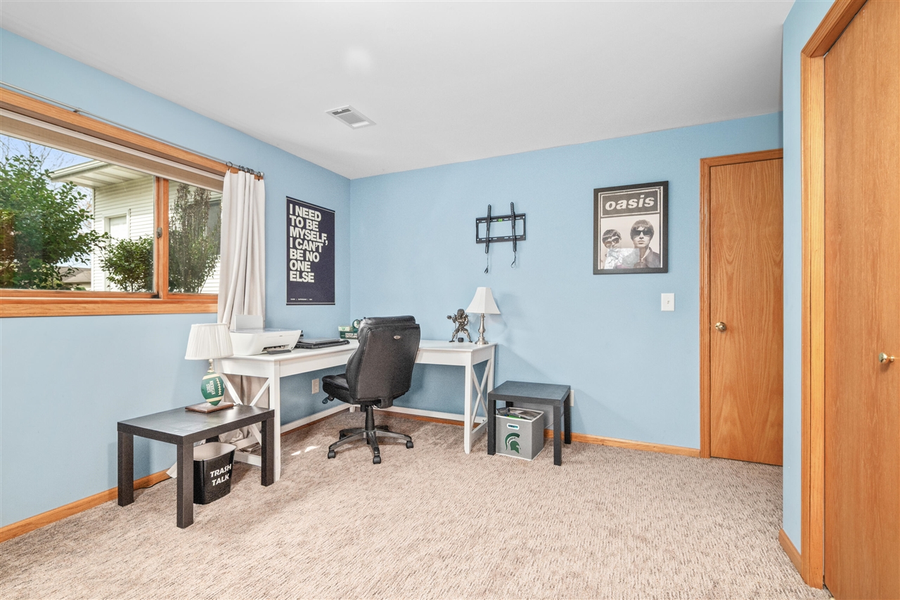 83 Windflower Street, Comstock Park, MI, 49321-8235