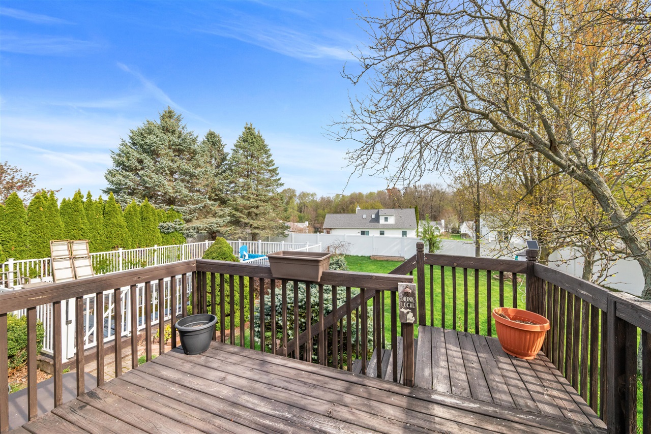 83 Windflower Street, Comstock Park, MI, 49321-8235