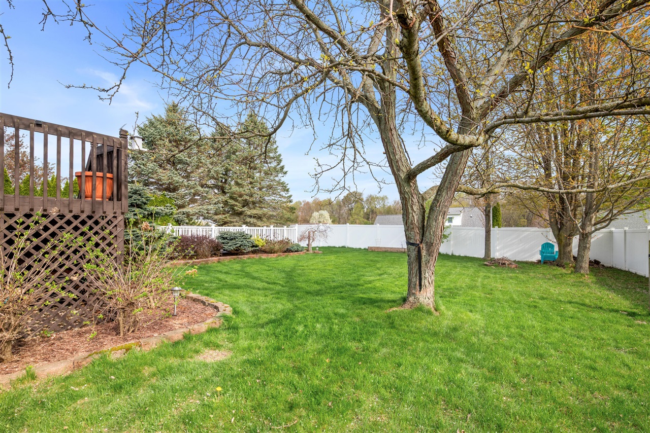 83 Windflower Street, Comstock Park, MI, 49321-8235