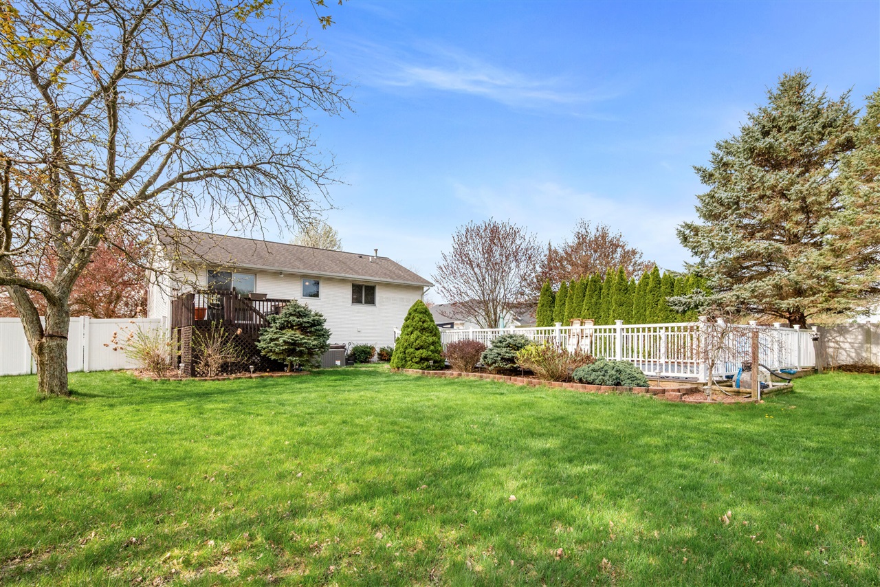 83 Windflower Street, Comstock Park, MI, 49321-8235